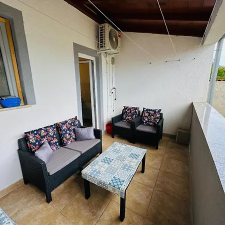Holiday Home Manuela Fazana Exterior photo